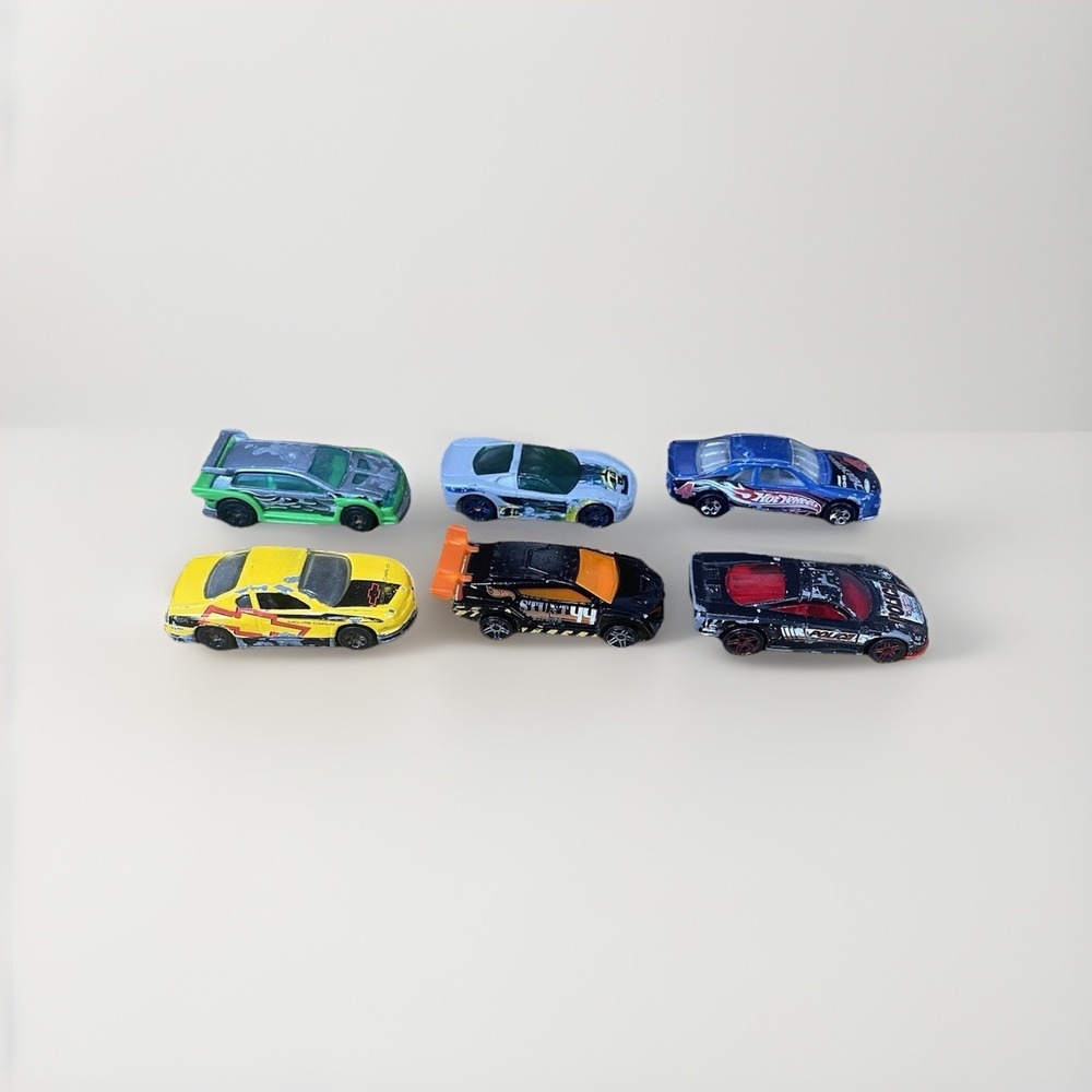 Lot of 6 cars some are hotwheels..